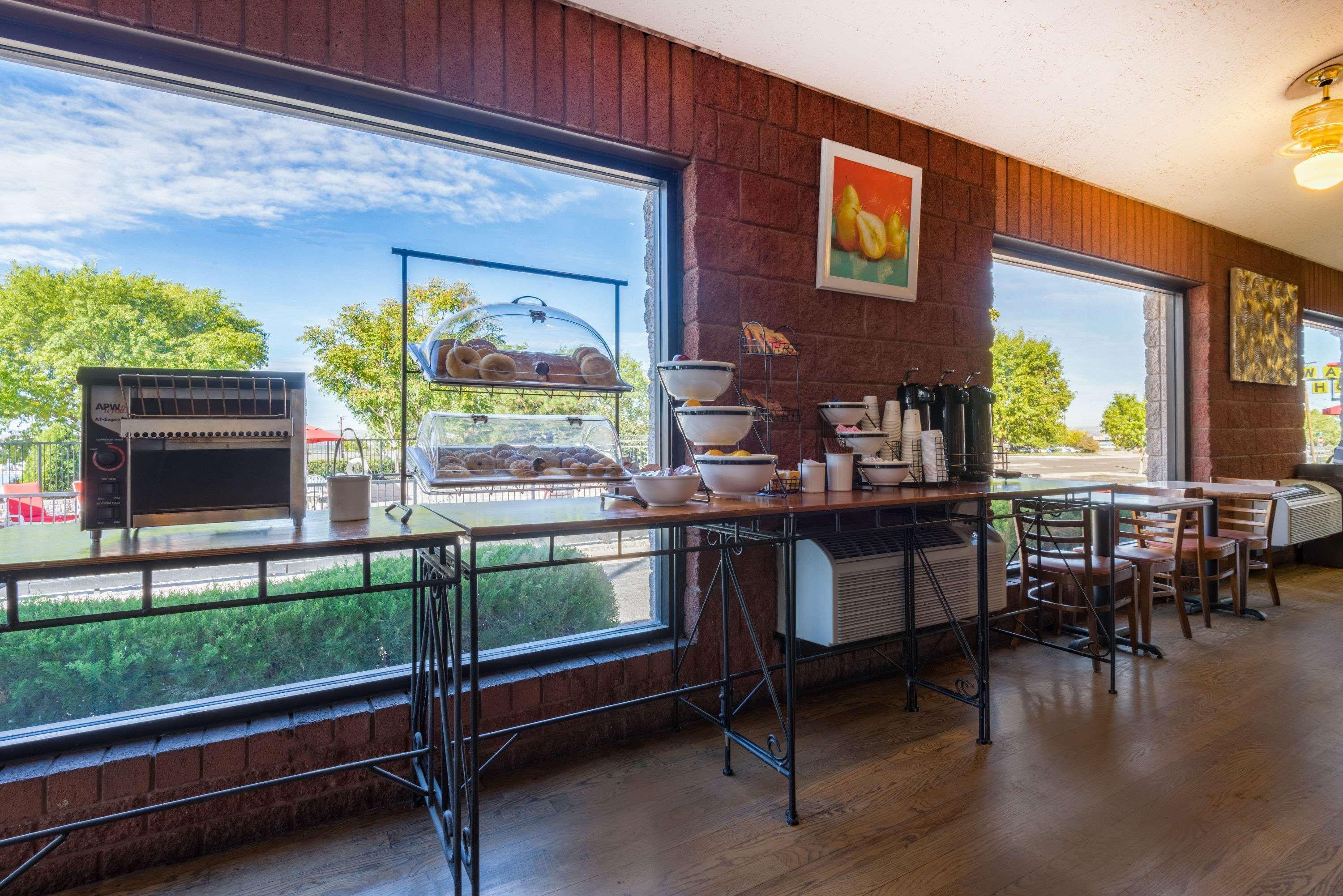 Ramada by Wyndham Albuquerque Airport Exterior foto
