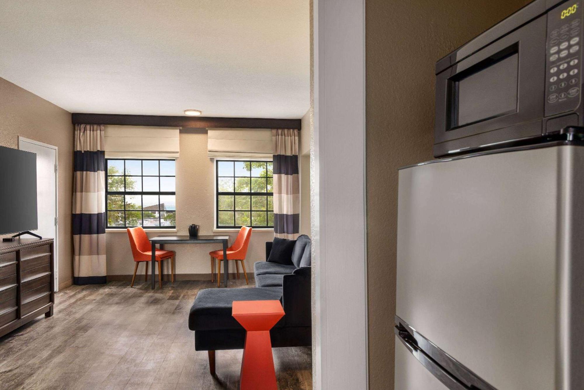 Ramada by Wyndham Albuquerque Airport Exterior foto