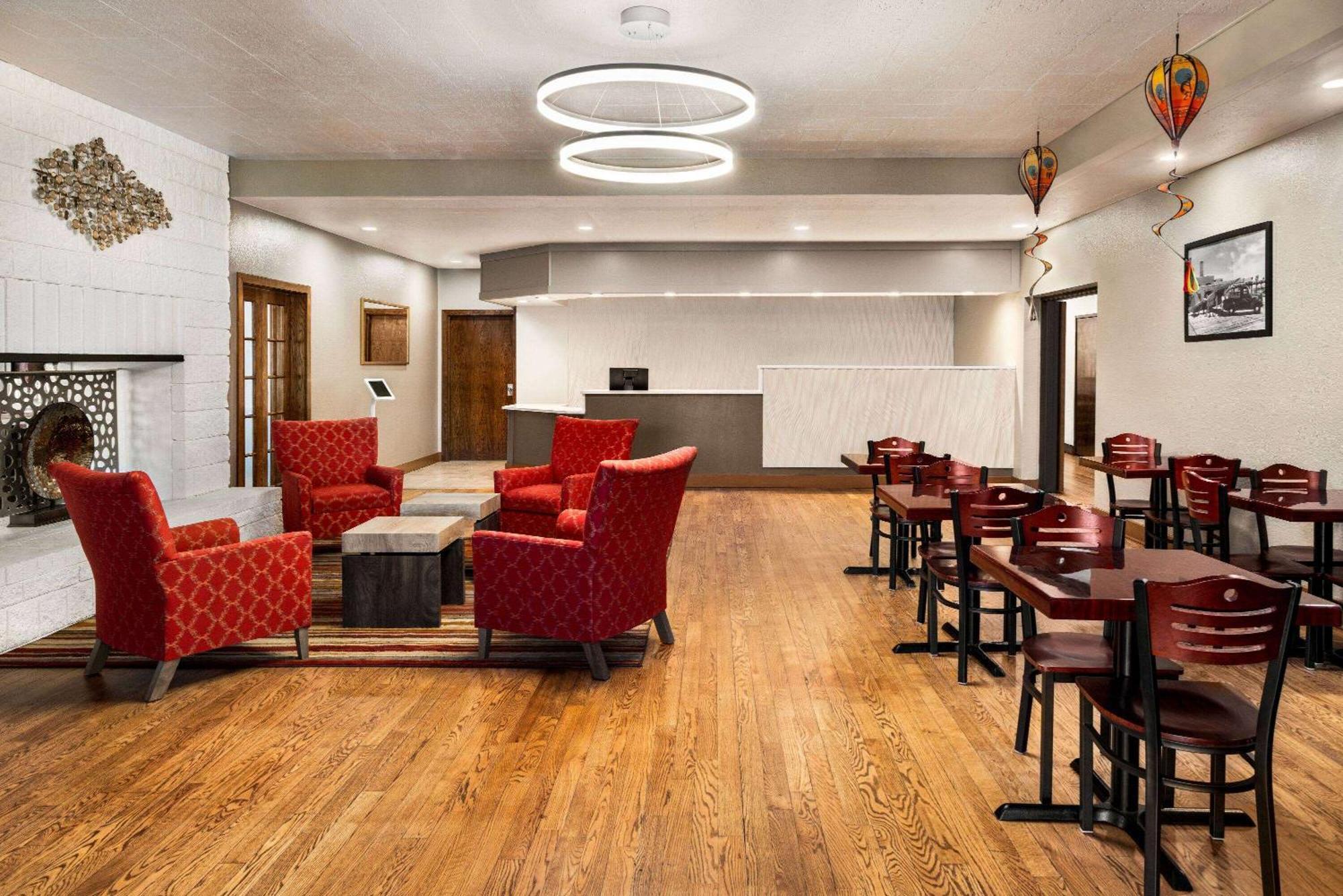 Ramada by Wyndham Albuquerque Airport Exterior foto