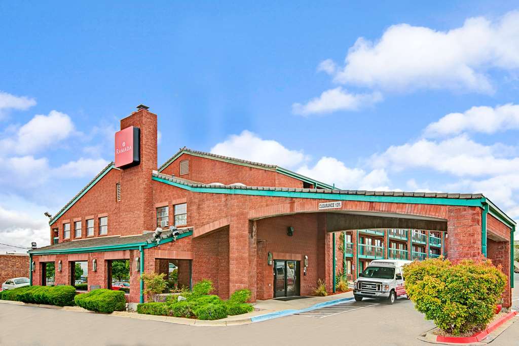 Ramada by Wyndham Albuquerque Airport Exterior foto